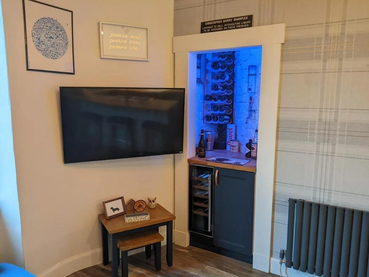 Trendy Historic Flat In Edinburgh Apartment