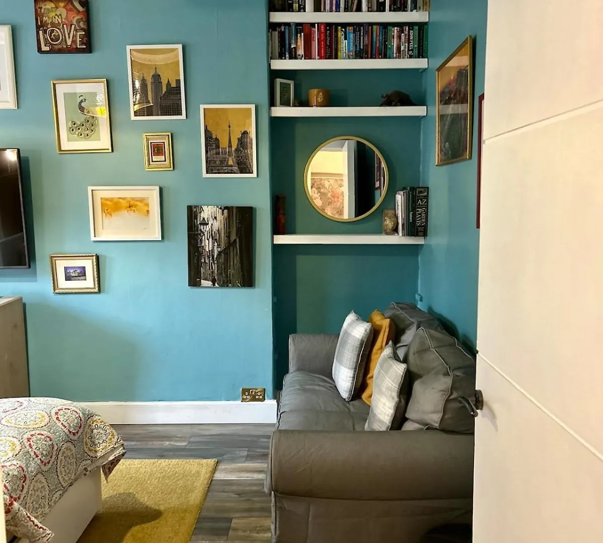 Trendy Historic Flat In Edinburgh Apartment