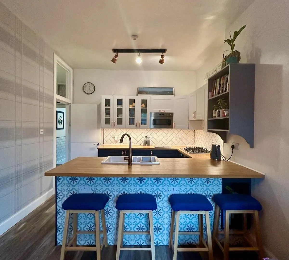 Trendy Historic Flat In Edinburgh Apartment