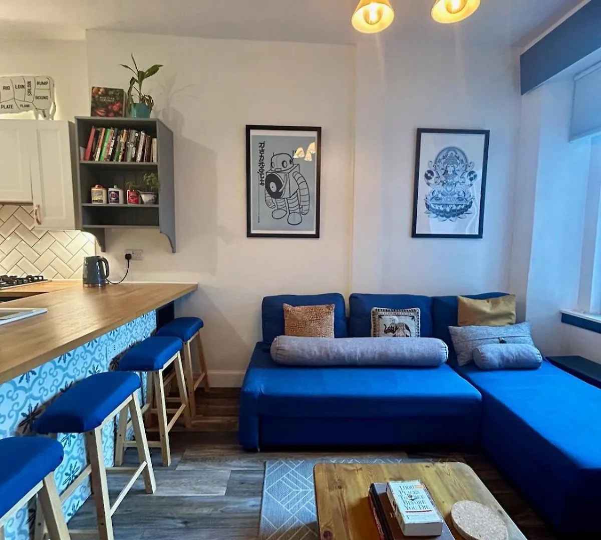 Trendy Historic Flat In Edinburgh Apartment